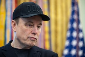 bannon-insta-a-trump-investigar-a-musk-y-demanda-por-su-deportacion-“inmediata”
