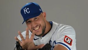 carlos-estevez-y-emmanuel-clase-suman-nuevos-rescates;-jose-ramirez-extiende-racha