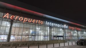 aeropuerto-de-lima-multado-por-peligrosos-reflejos-en-la-torre-de-control