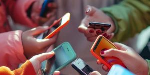 macron-quiere-prohibir-el-acceso-a-las-redes-sociales-a-los-menores-de-15-anos