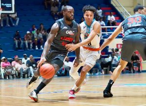 leones-resisten-embestida-y-vencen-a-los-titanes-87-84