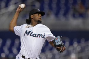 duelo-de-brazos-dominicanos-en-miami:-cristopher-sanchez-vs-edward-cabrera