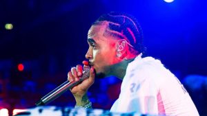 ozuna-es-arropado-por-fanaticos-tras-concierto-en-italia