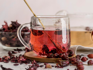 te-de-hibisco,-un-aliado-natural-para-equilibrar-la-hidratacion-y-proteger-el-corazon