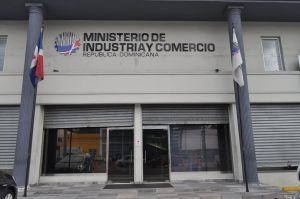cierre-del-estrecho-de-ormuz-podria-afectar-a-rd,-segun-industria-y-comercio