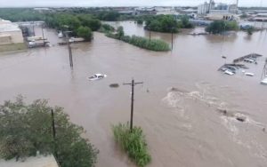 –-ascienden-a-43-los-fallecidos-por-inundaciones-en-texas;-entre-ellos-15-menores