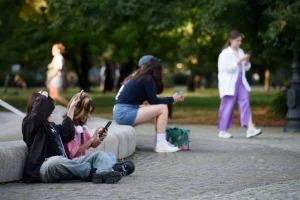 bruselas-lanza-una-app-para-verificar-la-mayoria-de-edad-en-las-redes-sociales