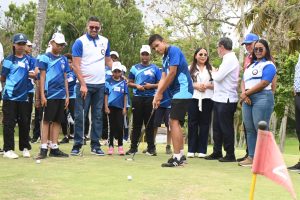 inefi-abre-campamento-«golf-para-todos»-pionero-para-estudiantes-del-sistema-publico