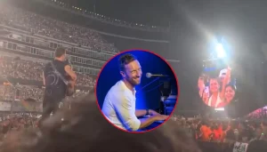 chris-martin-bromea-con-sus-fans-tras-escandalo-en-concierto:-“¿son-pareja-legitima?”