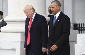 donald-trump-desvia-la-mirada-a-barack-obama-mientras-el-caso-epstein-avanza