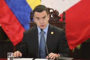 noboa-reduce-ministerios-de-ecuador-y-despide-a-5,000-empleados-publicos