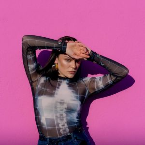 jessie-j-es-hospitalizada-nuevamente-por-una-infeccion-tras-cirugia-de-cancer-de-mama