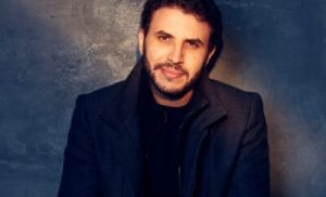 elias-serulle-inicia-su-camino-en-la-television-en-chevere-night-live