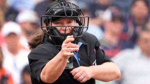 jen-pawol-hara-historia-como-la-primera-umpire-en-mlb-en-la-era-moderna