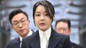 arrestan-a-la-esposa-del-destituido-expresidente-surcoreano-yoon-por-corrupcion