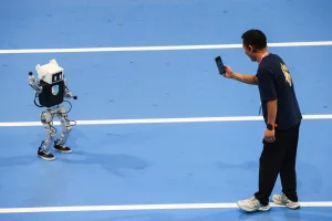 pekin-inaugura-juegos-mundiales-de-robots-humanoides