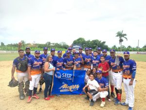 exito-en-el-interempresarial-de-softbol-de-santiago-dedicado-a-ulises-rodriguez
