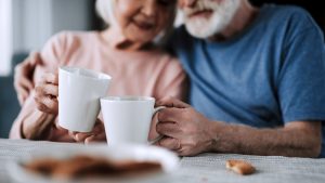 como-el-habito-de-tomar-cafe-nos-puede-ayudar-en-la-vejez