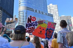 las-protestas-masivas-por-el-dia-del-trabajo-acusan-a-trump-de-favorecer-a-los-ricos-en-eeuu.