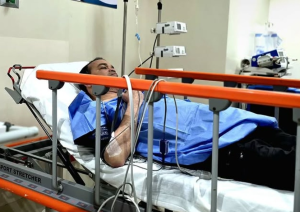ingresan-en-centro-de-salud-al-cantante-alex-bueno-tras-sufrir-hipoglucemia