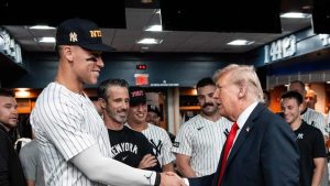 aaron-judge-alcanza-a-dimaggio-con-trump-en-la-grada-del-yankee-stadium