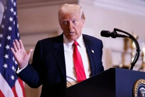 culpable-de-intento-de-asesinato-a-trump-intenta-apunalarse-en-plena-corte-con-un-boligrafo
