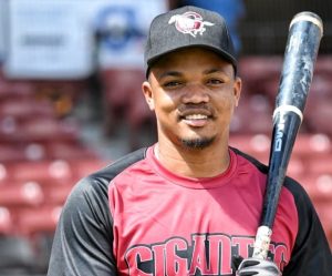 jose-devers-se-une-temprano-a-los-entrenamientos-de-los-gigantes-del-cibao