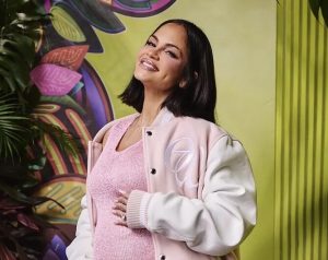 natti-natasha-revela-que-espera-una-nina-durante-los-premios-juventud-2025
