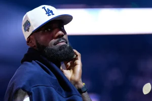 lebron-james-se-perdera-la-noche-inaugural-de-su-record-23.a-temporada-en-la-nba-por-ciatica