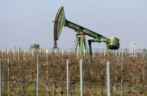 petroleo-de-texas-cae-4-%-por-aranceles-de-trump-y-tregua-en-gaza