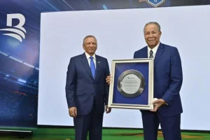 banreservas-y-lidom:-presentan-la-copa-del-campeonato-de-beisbol-2025-26