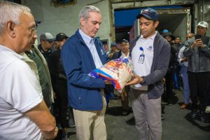 presidente-abinader-supervisa-empaque-alimentos-entregaran-a-afectados-por-tormenta