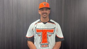 victor-estevez-anuncia-rotacion-de-los-toros-para-serie-ante-licey