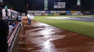 lluvia-obliga-a-posponer-el-partido-entre-gigantes-del-cibao-y-tigres-del-licey