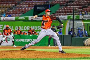 toros-blanquean-9-0-al-licey-con-otra-joya-de-aaron-sanchez