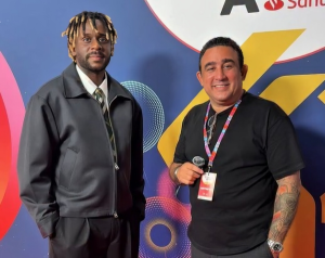 milton-cordero-conversa-con-el-artista-myles-smith-en-los40-valencia
