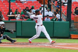 jimenez-y-oliva-jonronean-en-paliza-toros-a-estrellas