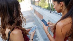 francia-propone-prohibir-el-acceso-a-redes-sociales-a-menores-de-15-anos-desde-2026