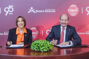 claro-dominicana-y-banco-adopem-firman-acuerdo-que-impulsa-el-emprendimiento-de-la-mujer