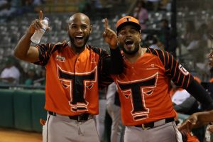 de-la-cruz,-candelario-la-sacan,-brooks-conduce-blanqueada-a-estrellas