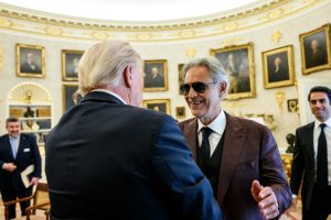 andrea-bocelli-ofrece-un-recital-intimo-en-la-casa-blanca-para-trump-y-lideres-republicanos