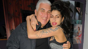 padre-de-amy-winehouse-reclama-en-tribunales-dinero-obtenido-por-venta-de-la-ropa-de-su-hija