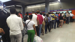 falla-en-linea-1-del-metro-obliga-a-evacuar-pasajeros-en-estacion-pedro-livio-cedeno