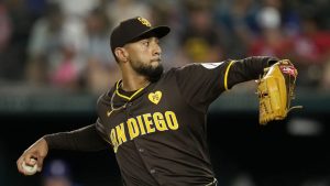 robert-suarez-acuerda-tres-anos-con-los-bravos-y-refuerza-el-bullpen-de-atlanta