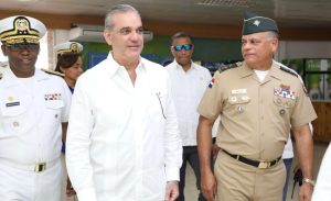 abinader-comparte-con-tropas-y-destaca-apoyo-a-la-armada-y-la-fuerza-aerea
