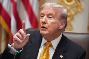 trump-corrige-version-sobre-tiroteo-en-brown:-sospechoso-sigue-profugo