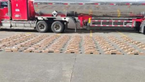decomisan-555-kilos-de-cocaina-ocultos-en-un-camion-en-el-norte-de-ecuador