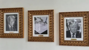 trump-ridiculiza-a-biden-y-obama-con-placas-placas-bajo-sus-retratos-en-la-casa-blanca