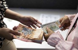 depreciacion-del-peso-en-2025-es-menor-que-en-2024-pese-al-alza-del-dolar,-segun-bcrd