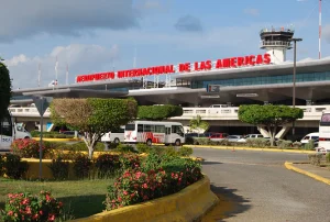 emocion-y-reencuentros-marcan-llegada-de-dominicanos-por-el-aila-en-navidad